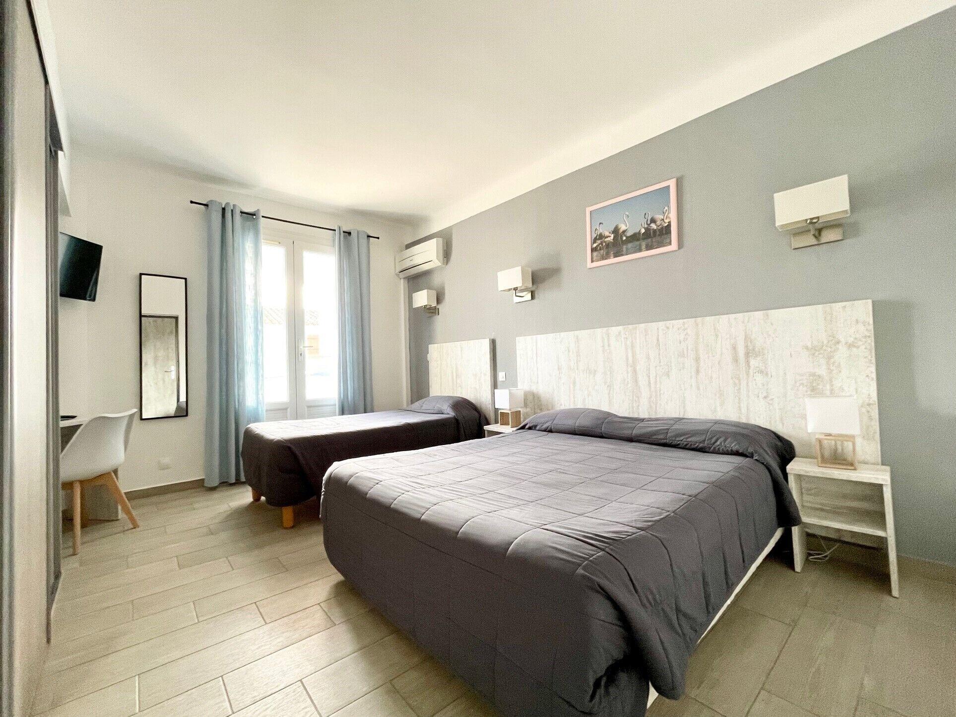 Hotel Les Palmiers En Camargue แซ็งต์-มารี-เดอ-ลา-แมร์ ภายนอก รูปภาพ