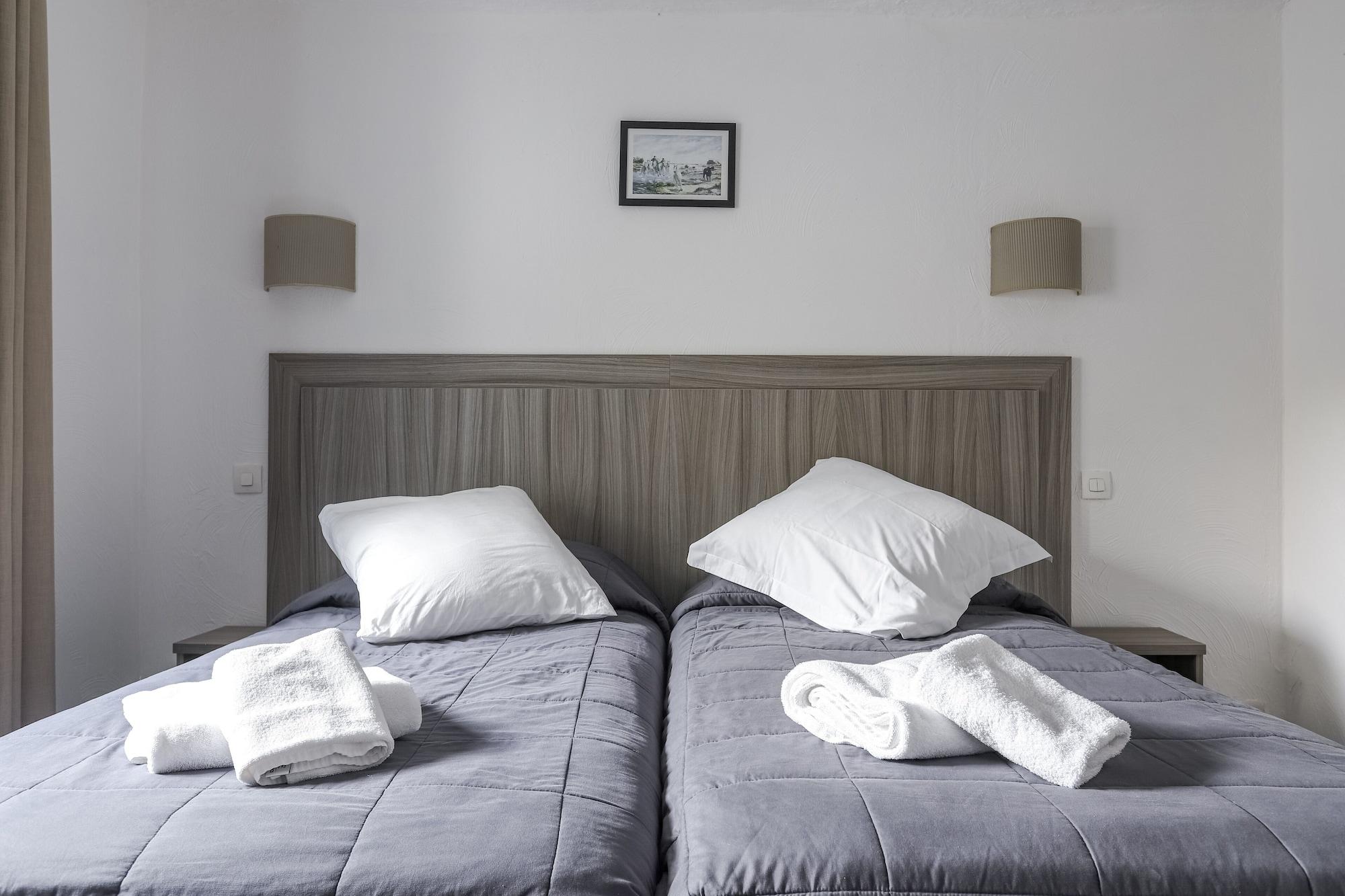 Hotel Les Palmiers En Camargue แซ็งต์-มารี-เดอ-ลา-แมร์ ภายนอก รูปภาพ