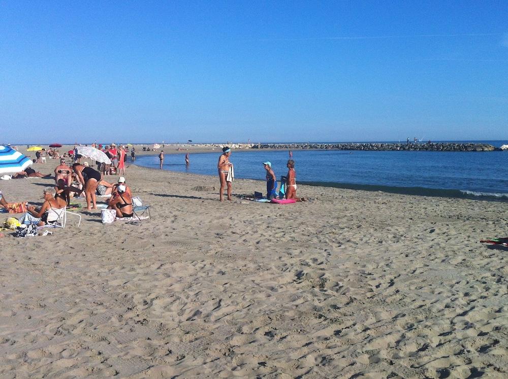 Hotel Les Palmiers En Camargue แซ็งต์-มารี-เดอ-ลา-แมร์ ภายนอก รูปภาพ