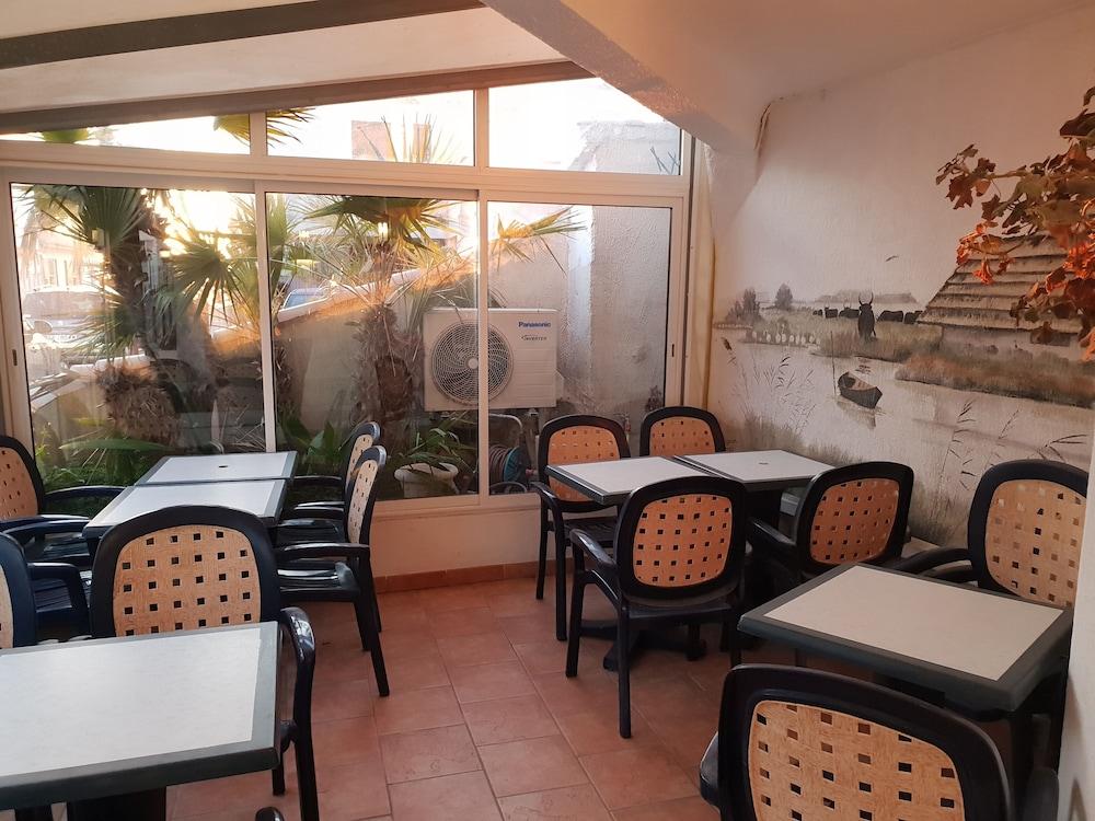 Hotel Les Palmiers En Camargue แซ็งต์-มารี-เดอ-ลา-แมร์ ภายนอก รูปภาพ