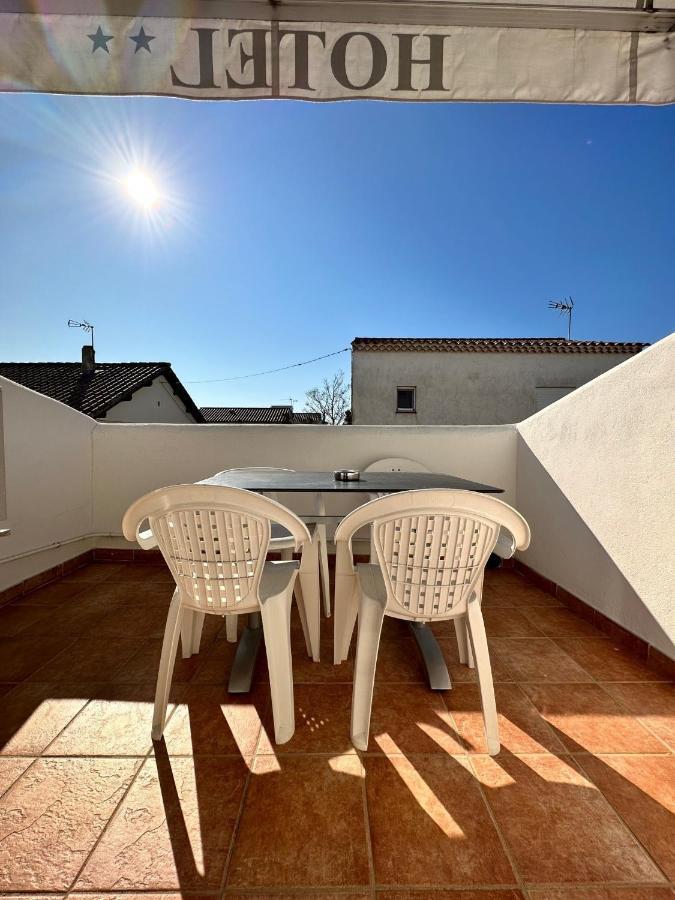 Hotel Les Palmiers En Camargue แซ็งต์-มารี-เดอ-ลา-แมร์ ภายนอก รูปภาพ