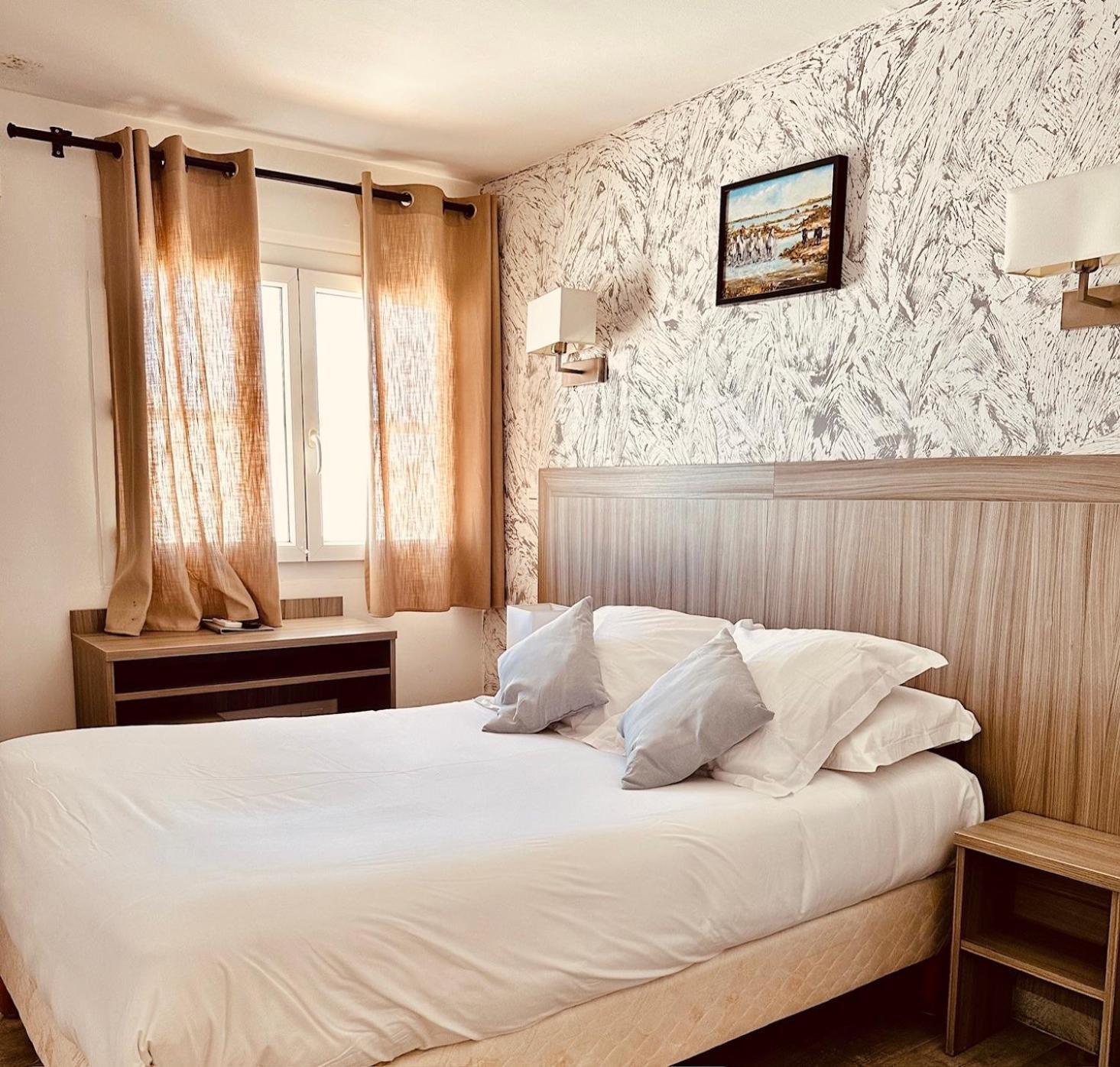 Hotel Les Palmiers En Camargue แซ็งต์-มารี-เดอ-ลา-แมร์ ภายนอก รูปภาพ