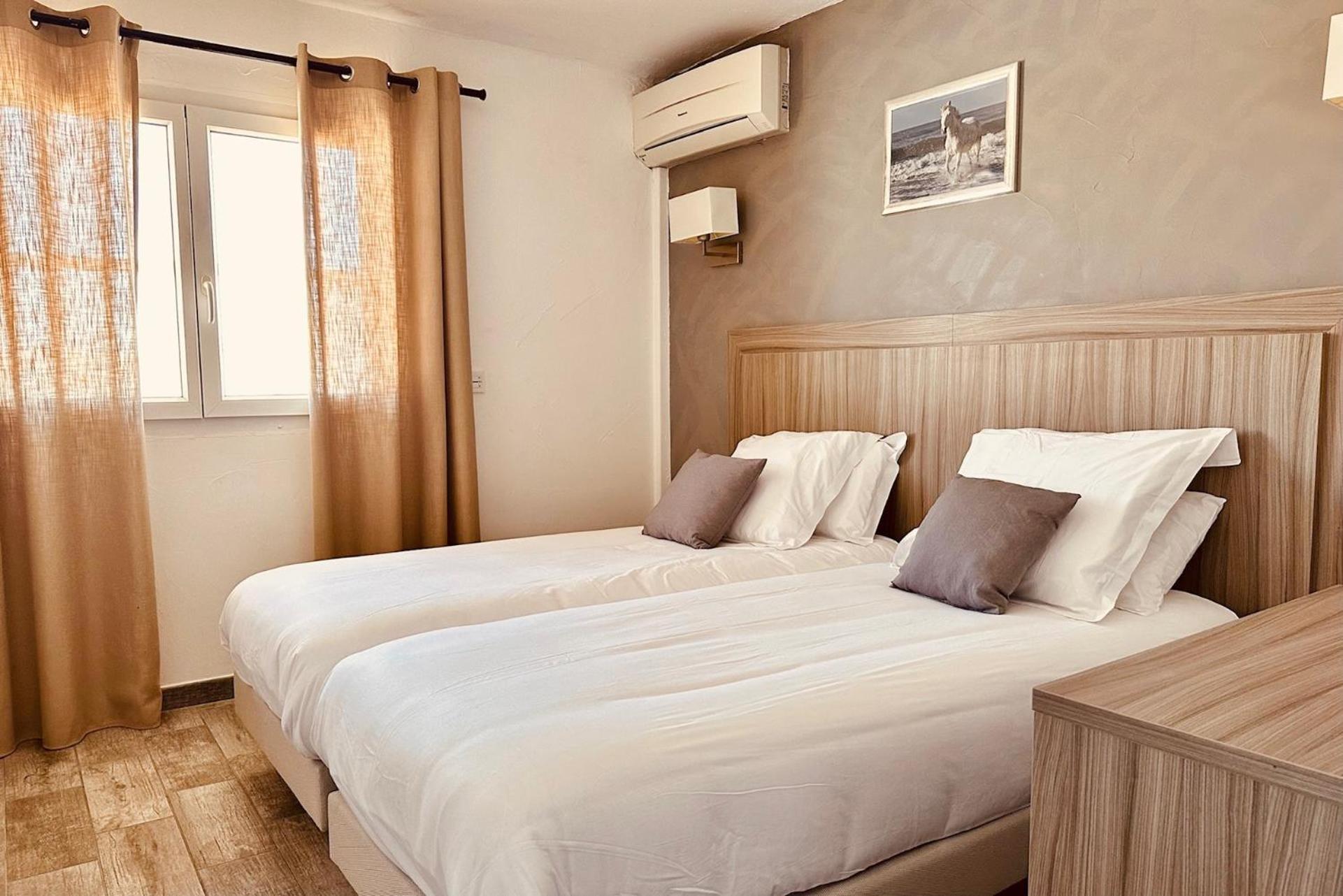 Hotel Les Palmiers En Camargue แซ็งต์-มารี-เดอ-ลา-แมร์ ภายนอก รูปภาพ