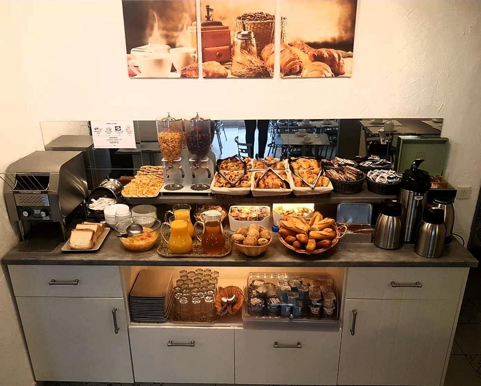 Hotel Les Palmiers En Camargue แซ็งต์-มารี-เดอ-ลา-แมร์ ภายนอก รูปภาพ